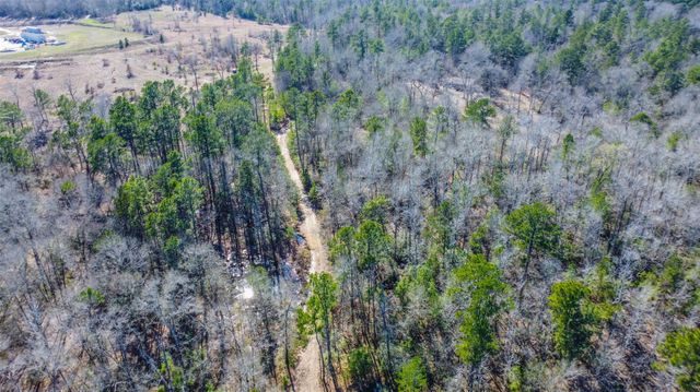 35 Old Sign Rd, Midway, TX 75852