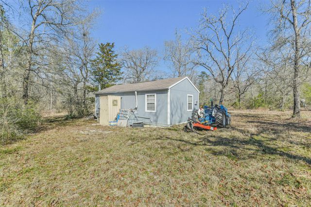 35 Old Sign Rd, Midway, TX 75852