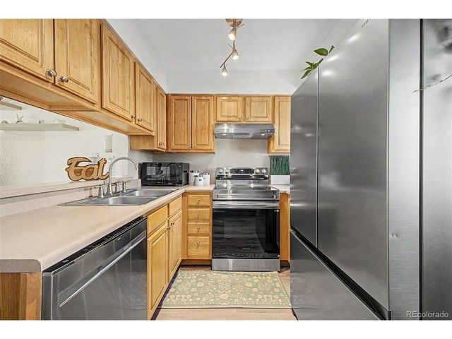 1685 S Blackhawk Way B, Aurora, CO 80012