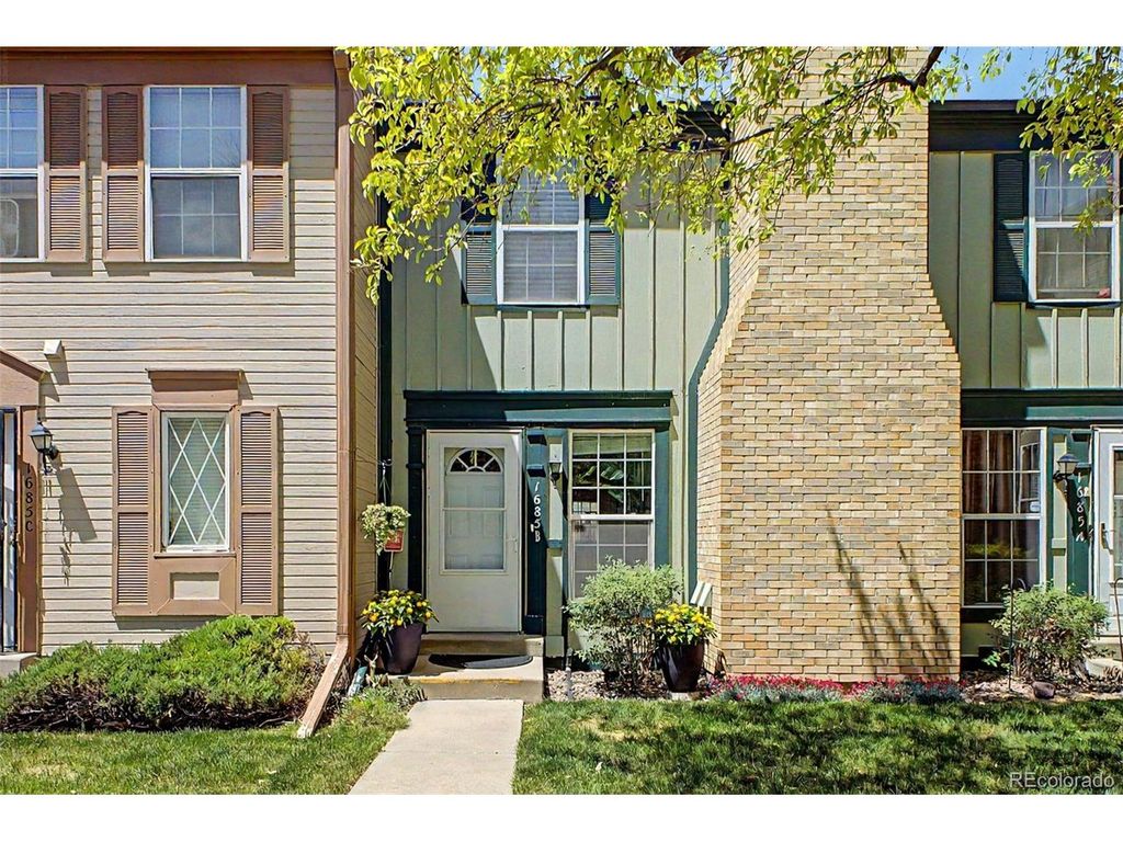 1685 S Blackhawk Way B, Aurora, CO 80012