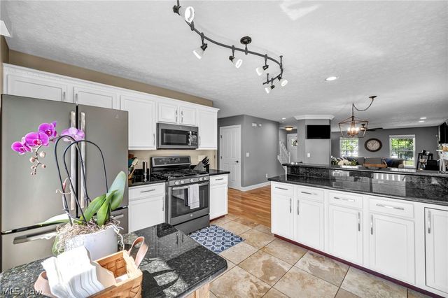 2723 Sexton Court, Broadview Heights, OH 44147