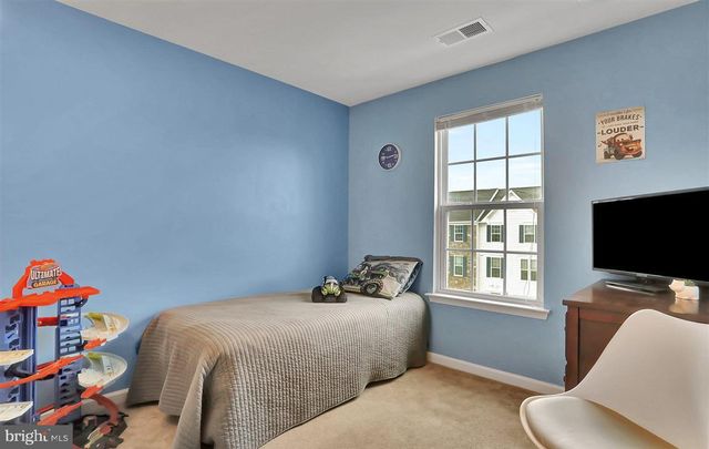 114 CHAMOMILE CT, Lake Frederick, VA 22630