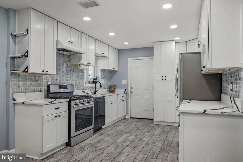 6512 ROLLING RIDGE DR, Capitol Heights, MD 20743