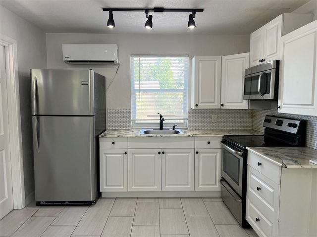 2727 17TH STREET N, St Petersburg, FL 33713