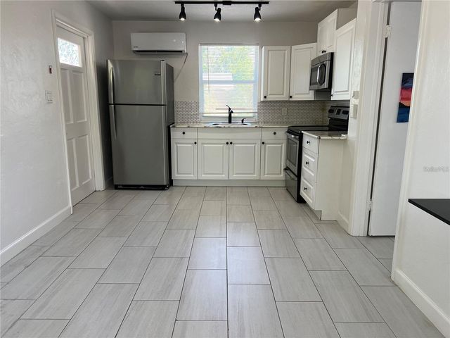 2727 17TH STREET N, St Petersburg, FL 33713