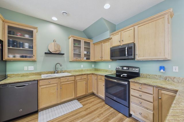 6612 Lamplight Drive, Albertville, MN 55301