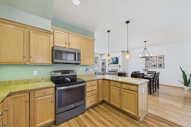 6612 Lamplight Drive, Albertville, MN 55301