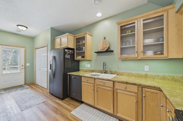 6612 Lamplight Drive, Albertville, MN 55301