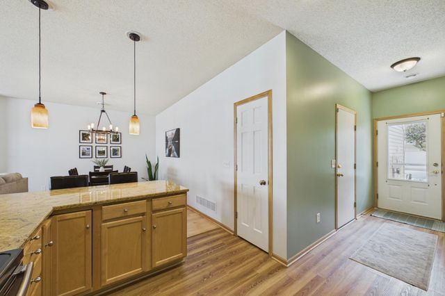 6612 Lamplight Drive, Albertville, MN 55301