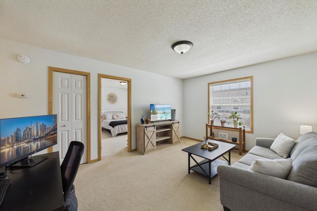 6612 Lamplight Drive, Albertville, MN 55301