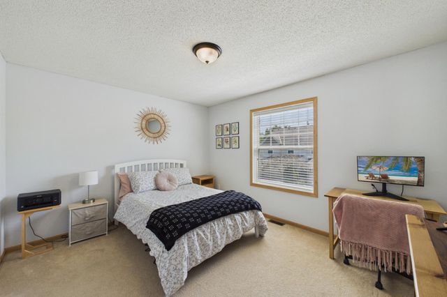 6612 Lamplight Drive, Albertville, MN 55301