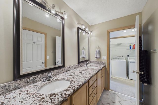 6612 Lamplight Drive, Albertville, MN 55301