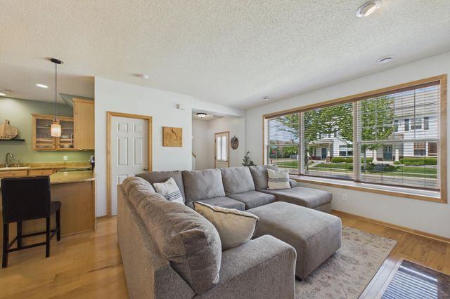 6612 Lamplight Drive, Albertville, MN 55301