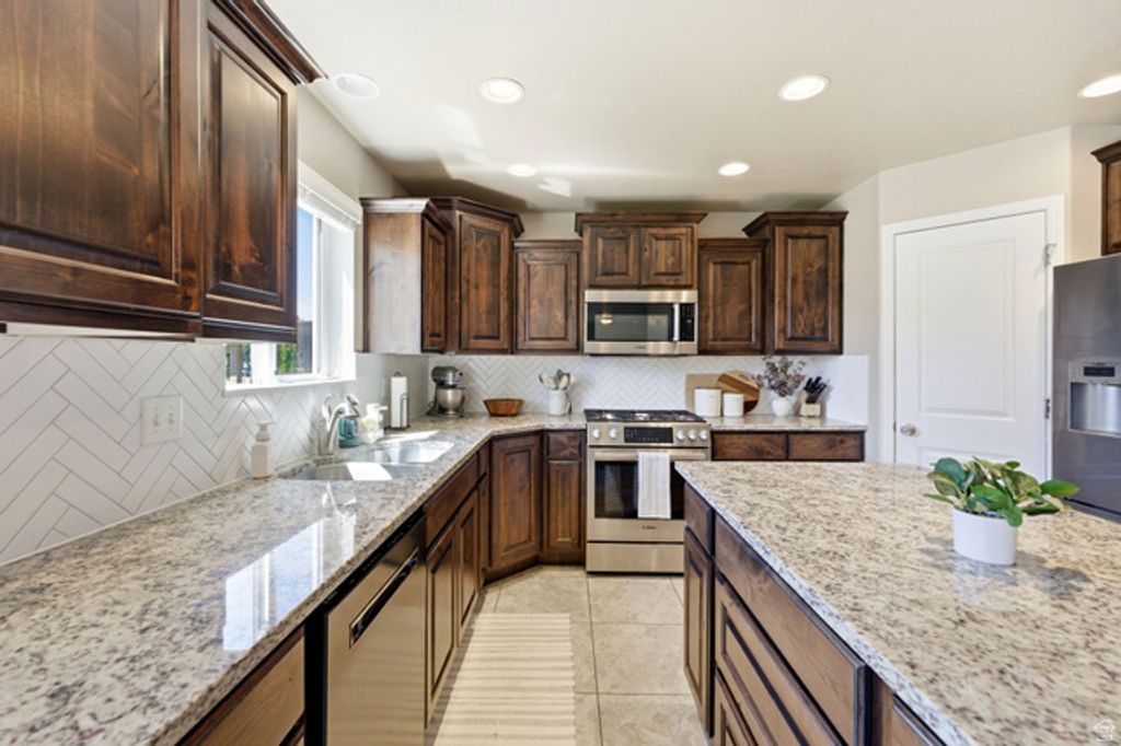 Image 3 of property listing at 1131 S 1325 W, Clearfield, UT 84015