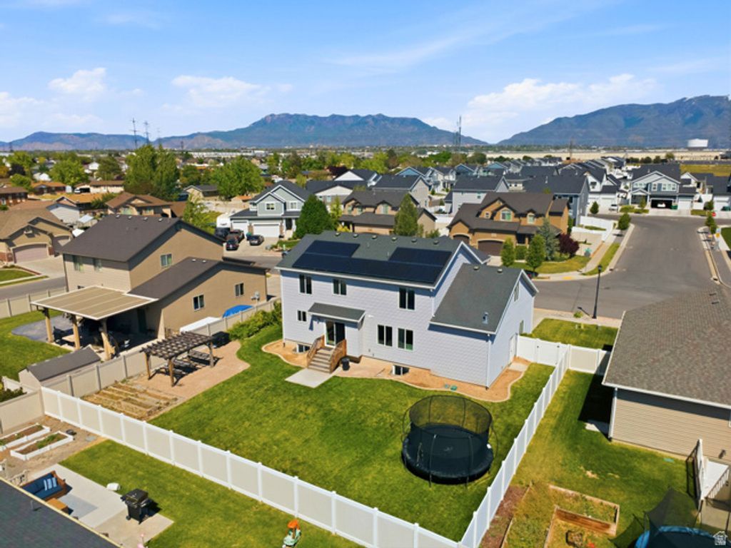 Image 33 of property listing at 1131 S 1325 W, Clearfield, UT 84015