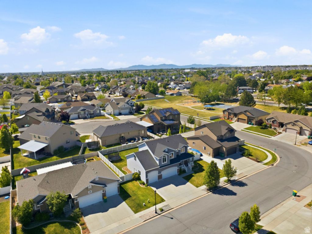 Image 34 of property listing at 1131 S 1325 W, Clearfield, UT 84015