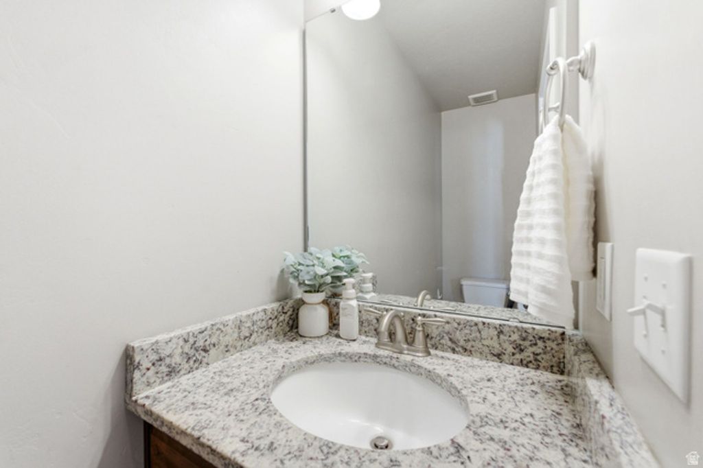 Image 9 of property listing at 1131 S 1325 W, Clearfield, UT 84015