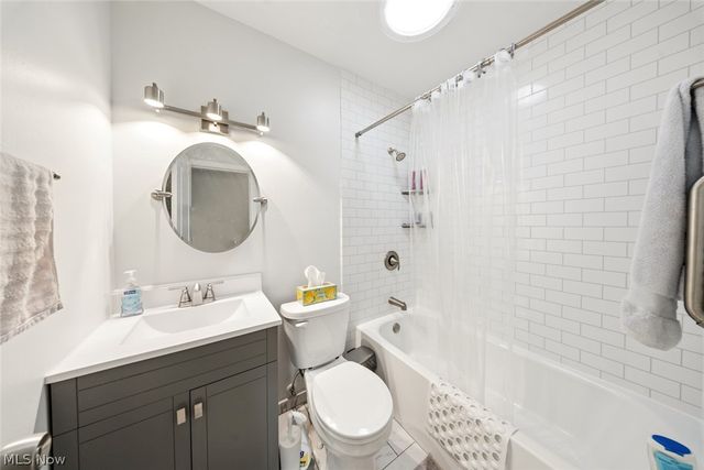 3538 Clayton Drive, North Olmsted, OH 44070