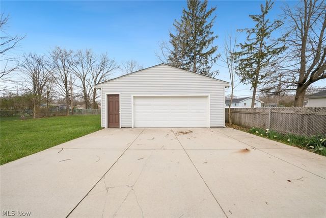3538 Clayton Drive, North Olmsted, OH 44070