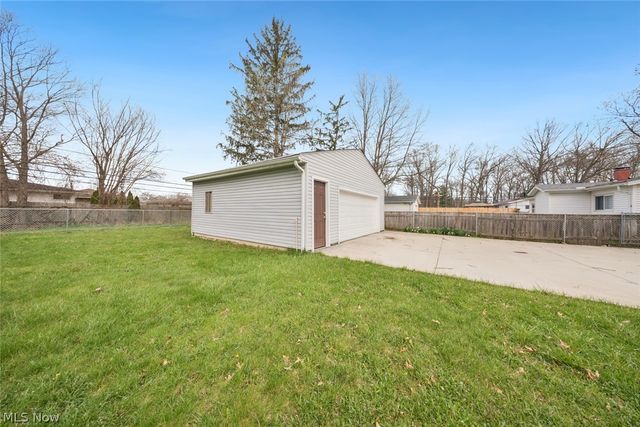 3538 Clayton Drive, North Olmsted, OH 44070