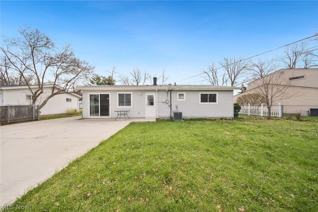 3538 Clayton Drive, North Olmsted, OH 44070