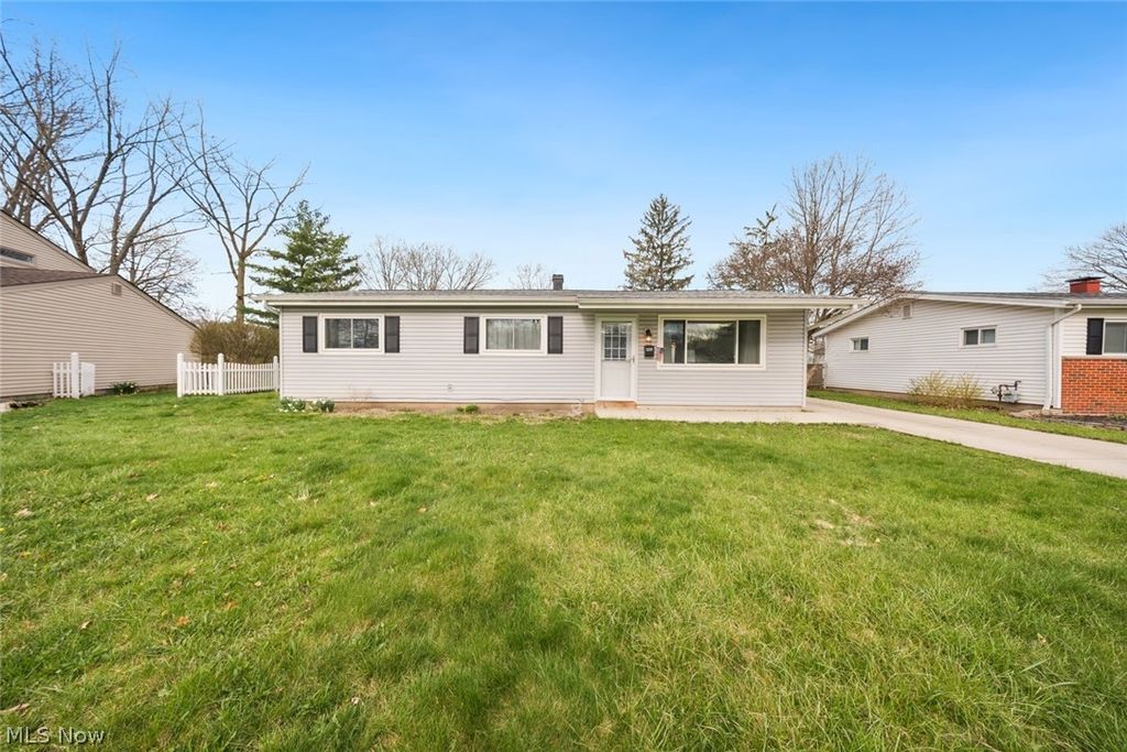 3538 Clayton Drive, North Olmsted, OH 44070