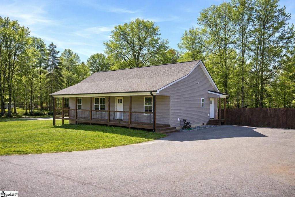 745 Dave Nix Road, Seneca, SC 29678