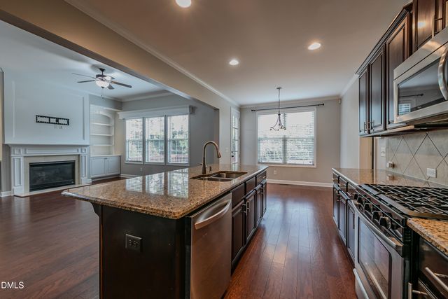 105 Larkhaven Place, Apex, NC 27539