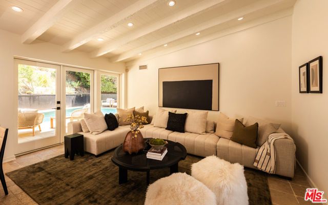 8657 Metz Place, West Hollywood, CA 90069