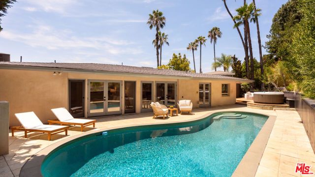 8657 Metz Place, West Hollywood, CA 90069