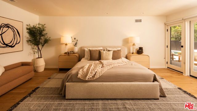 8657 Metz Place, West Hollywood, CA 90069