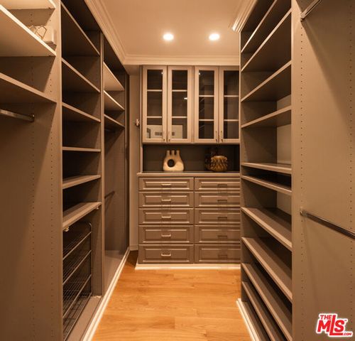 8657 Metz Place, West Hollywood, CA 90069