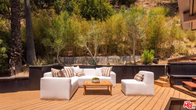 8657 Metz Place, West Hollywood, CA 90069