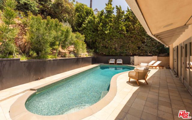 8657 Metz Place, West Hollywood, CA 90069