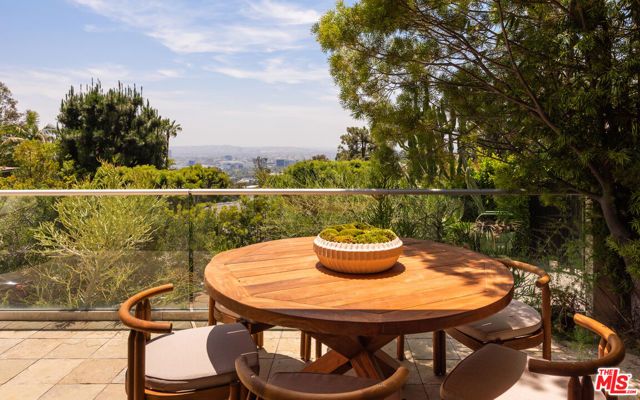 8657 Metz Place, West Hollywood, CA 90069