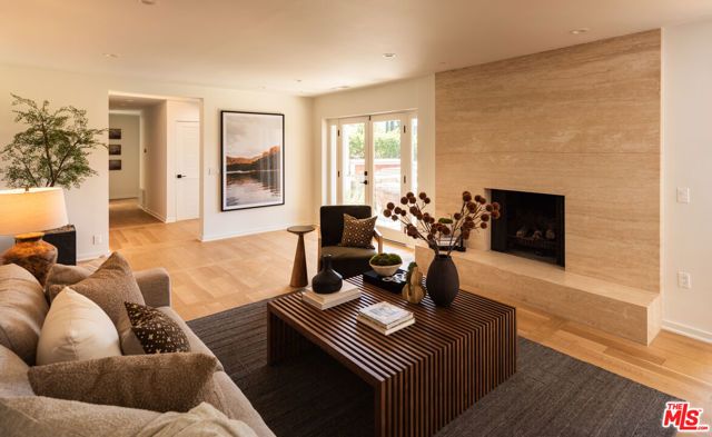 8657 Metz Place, West Hollywood, CA 90069