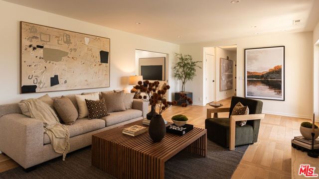 8657 Metz Place, West Hollywood, CA 90069