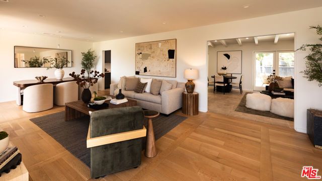 8657 Metz Place, West Hollywood, CA 90069