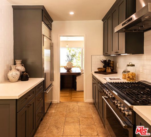8657 Metz Place, West Hollywood, CA 90069