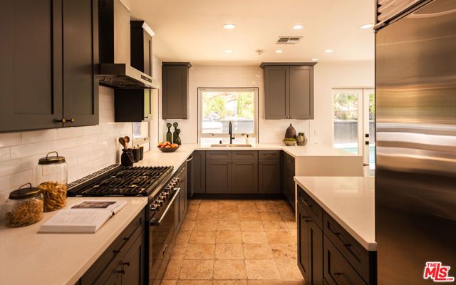 8657 Metz Place, West Hollywood, CA 90069