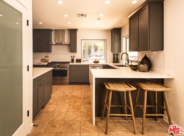 8657 Metz Place, West Hollywood, CA 90069