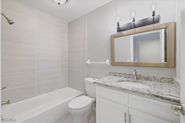 3225 E Riverside DR 63-F, Fort Myers, FL 33905