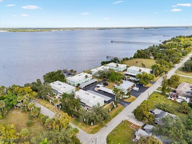 3225 E Riverside DR 63-F, Fort Myers, FL 33905