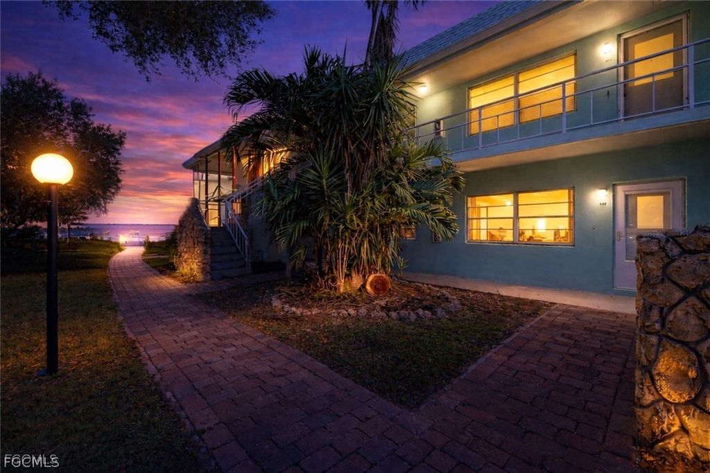 3225 E Riverside DR 63-F, Fort Myers, FL 33905