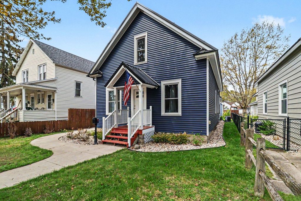 603 N Rowe Street, Ludington, MI 49431