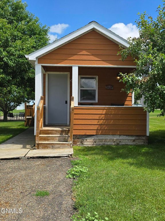 803 Broadway Street, Napoleon, ND 58561