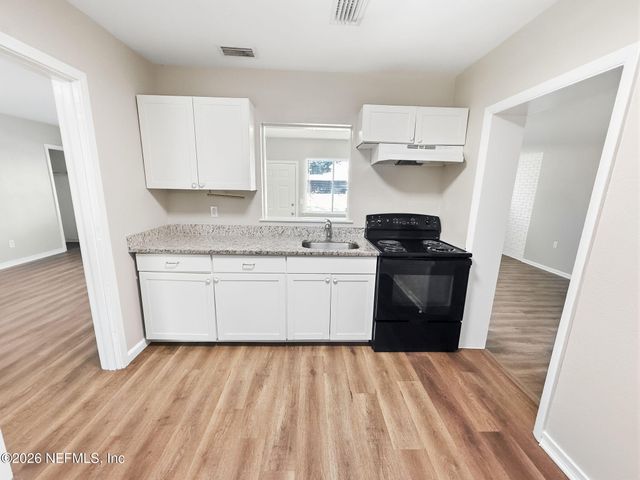 2942 CHRISTOPHER Road, Jacksonville, FL 32217