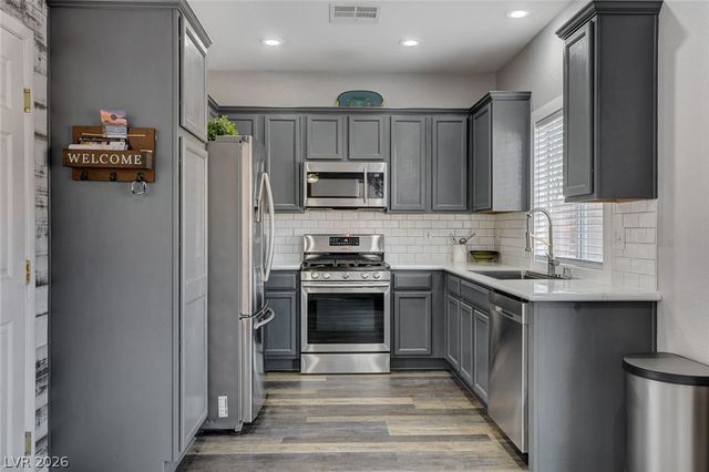 10202 Deep Glen Street, Las Vegas, NV 89178