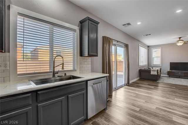 10202 Deep Glen Street, Las Vegas, NV 89178
