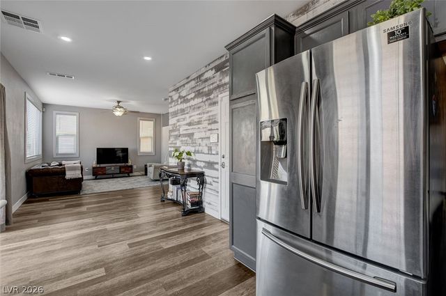 10202 Deep Glen Street, Las Vegas, NV 89178